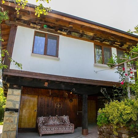 Holiday Home Lyubovo Габрово Екстериор снимка