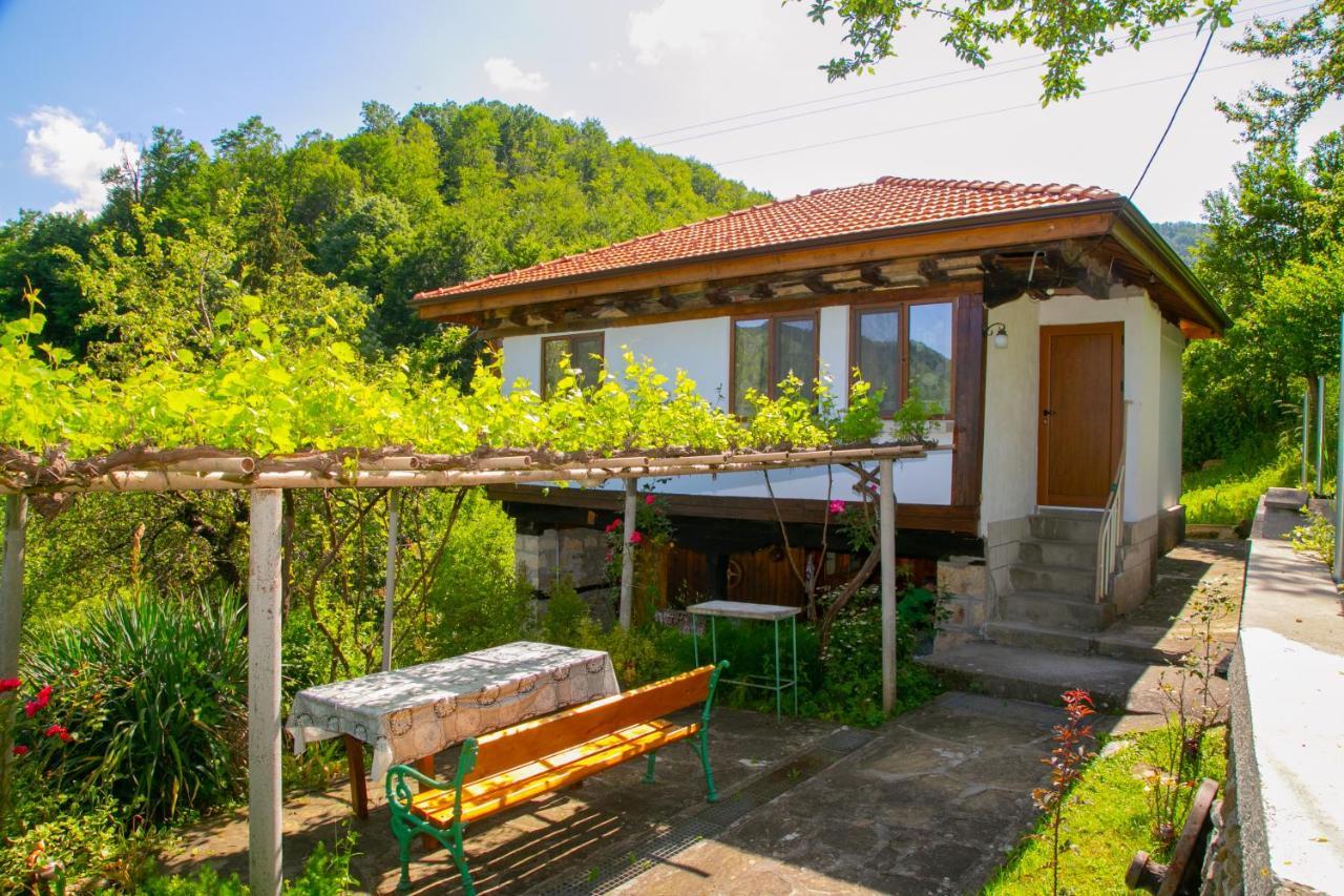 Holiday Home Lyubovo Габрово Екстериор снимка