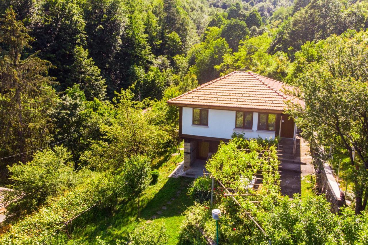 Holiday Home Lyubovo Габрово Екстериор снимка