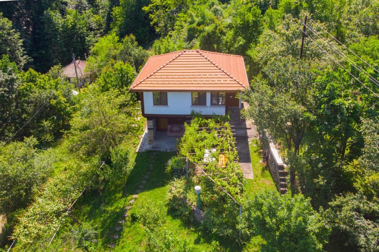 Holiday Home Lyubovo Габрово Екстериор снимка
