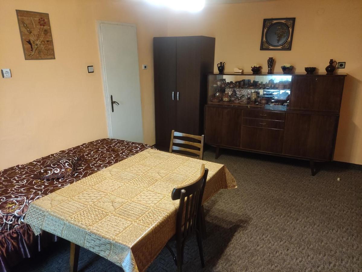 Holiday Home Lyubovo Габрово Екстериор снимка